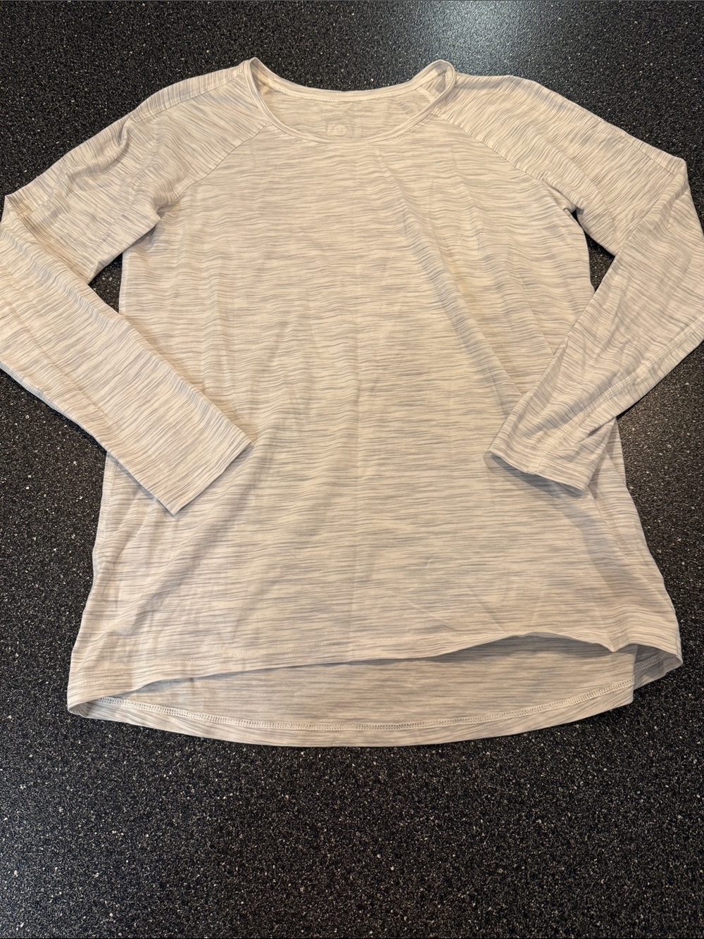 Women’s lululemon athletica Light Heathered Gray Long Sleeve Tee - size 8